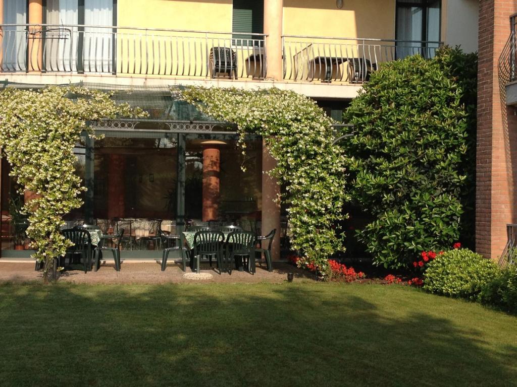 Nettuno Residence Hotel Peschiera del Garda Eksteriør billede